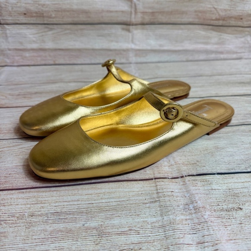 NWOT LARROUDÉ BLAIR FLAT MULE IN GOLD METALLIC LEATHER. Size 8. Handmade